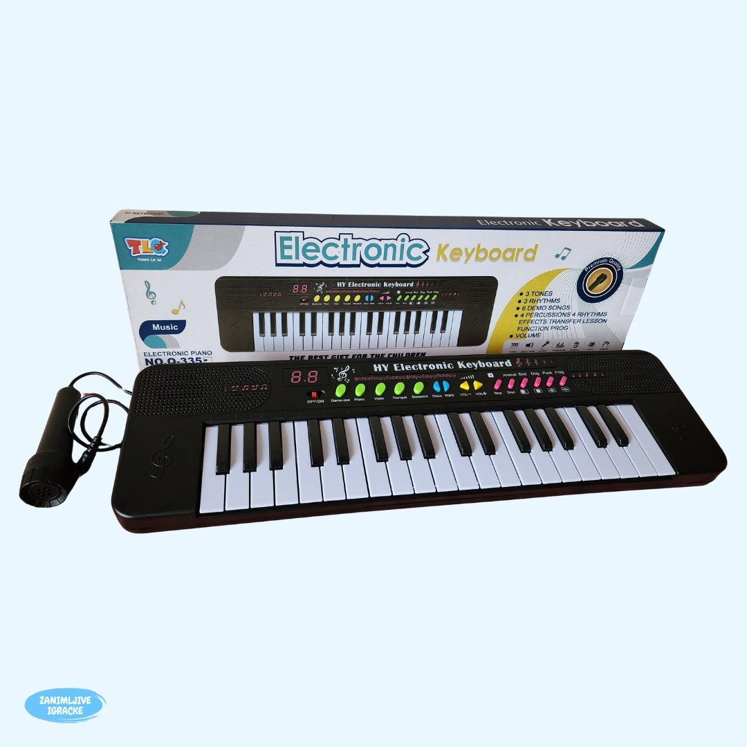 Veliki klavir sa mikrofonom